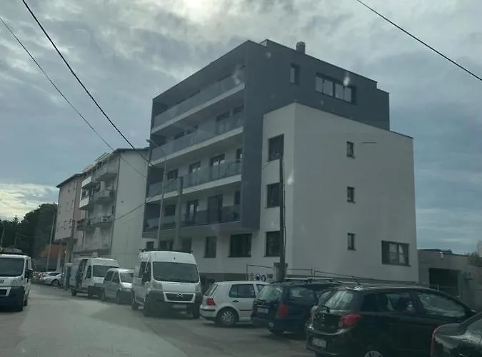 Penthause Stanto, Novogradnja, Blizina Maksimira